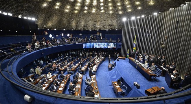 Aprovado pelo Senado (foto), PL das Fake News segue agora para a Câmara — e, para a organização Freedom House, projeto coloca em risco liberdade de expressão