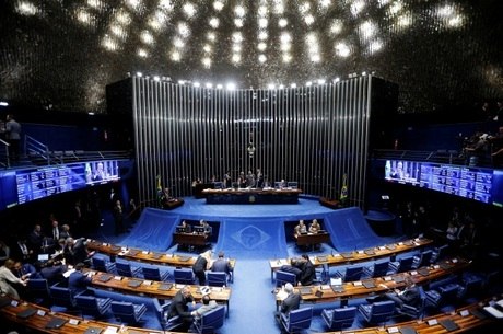 Senado inicia discussão de emendas à PEC paralela em primeiro turno