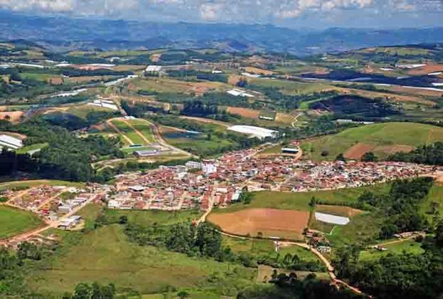 Senador Amaral(1.496m)- Com 5.300 habitantes, a 447 km de Belo Horizonte, a cidade na Serra da Mantiqueira é o município mineiro de maior altitude, e é voltado principalmente para a agricultura, com destaque para a produção de café e hortifrutigranjeiros.