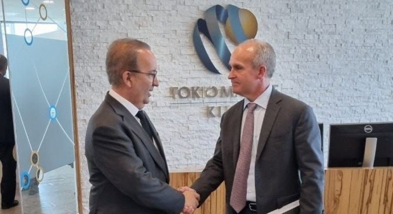 Senador Jorginho Mello e representante da seguradora, em Londres

