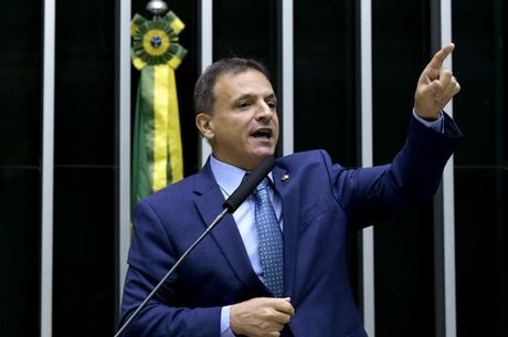 Relator irá tirar extinção de municípios da PEC do Pacto Federativo