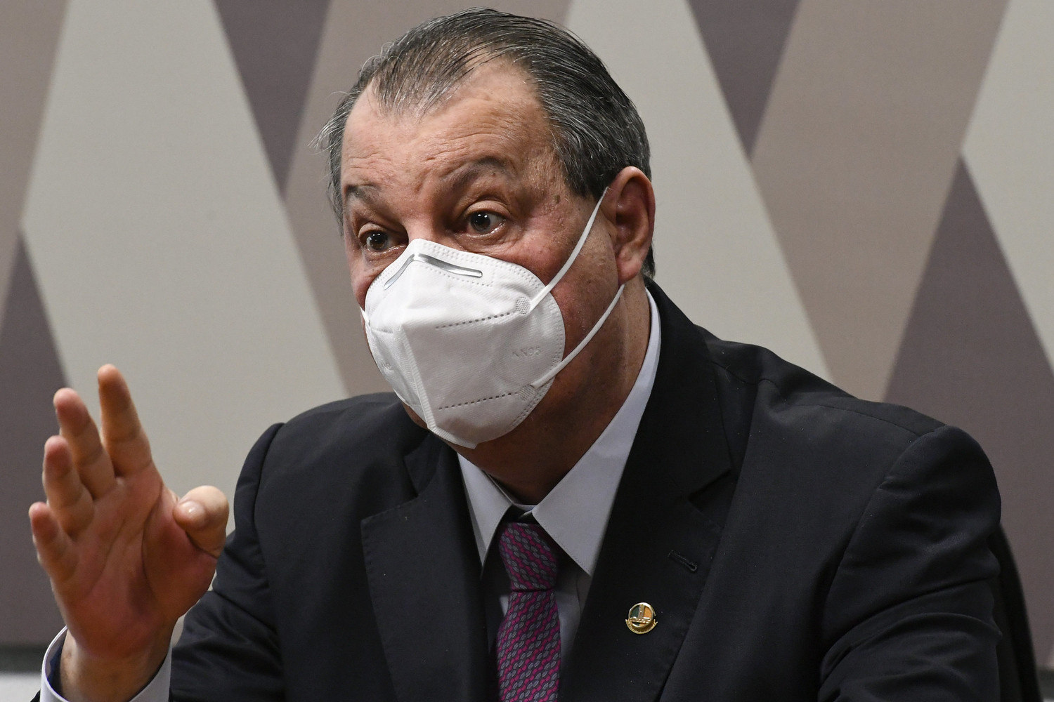 Não tem governo que não errou na pandemia&#39;, diz senador Omar Aziz -  Notícias - R7 Brasil