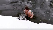 Senhora de 65 anos tira as roupas e mergulha em rio congelado para salvar cachorro 
