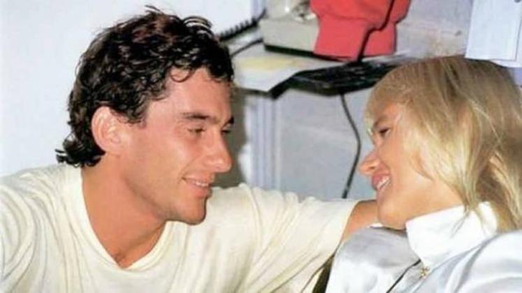 Senna e Xuxa - O piloto e a apresentadora viveram um romance por um ano. O principal fator que levou ao término foi a dificuldade de ambos se encontrarem no meio da agitada agenda.