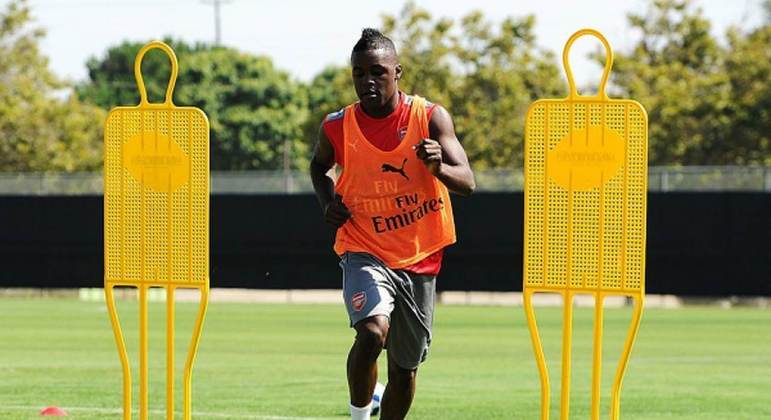 Sensação na Copa do Mundo de 2014. Campbell, após a Copa, rodou a Europa e esteve em clubes como Sporting, Villareal, Arsenal e Real Bétis. Ele chegou no Monterrey no meio de 2021 e está se firmando nos Rayados.