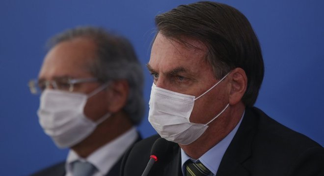 O ministro Paulo Guedes e o presidente Jair Bolsonaro; previsão do governo é que auxílio atenda mais de 24 milhões de pessoas