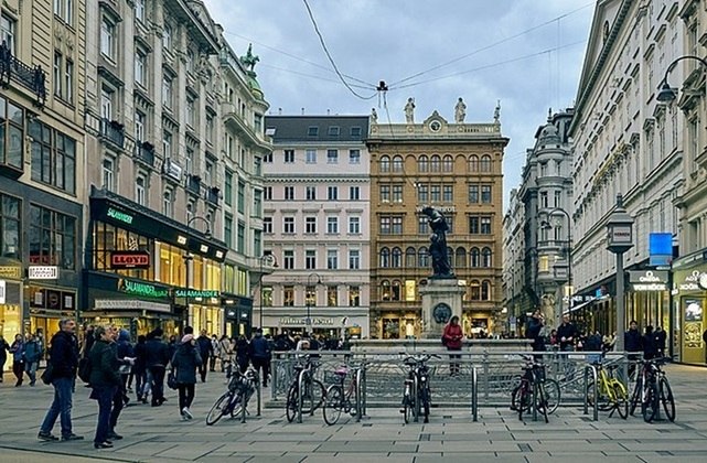 Ser a melhor cidade do mundo não é novidade para Viena. Além de ter sido eleita em 2022, antes da pandemia de Covid-19 (2020 e 2021), a cidade emplacou uma década estando no topo do ranking. 