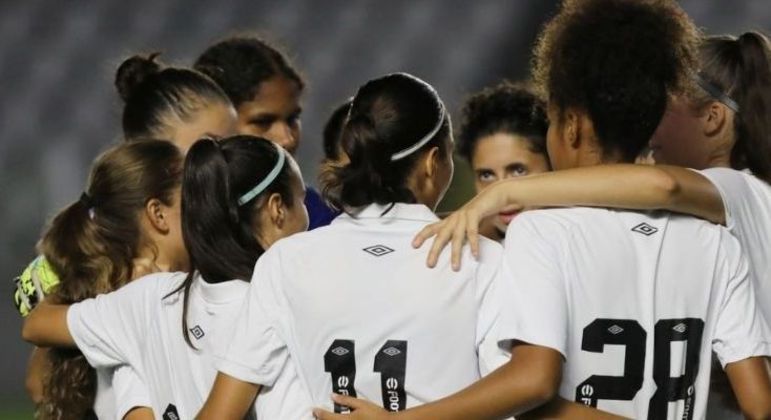 Jogadoras do Santos mostraram união, mas vitória no primeiro jogo decisivo não veio