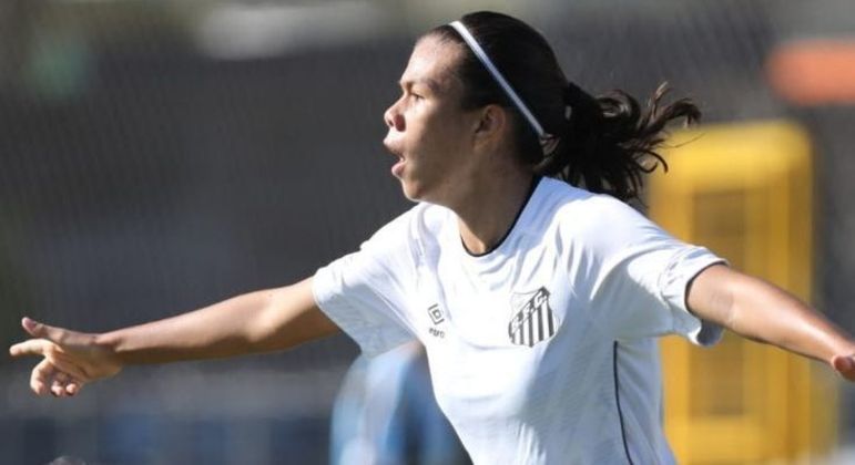 Júlia Delprat marcou dois gols na vitória do Santos por 3 a 2 diante do Internacional