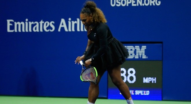 Serena quebrou duas raquetes durante a final e ficou com o vice do US Open
