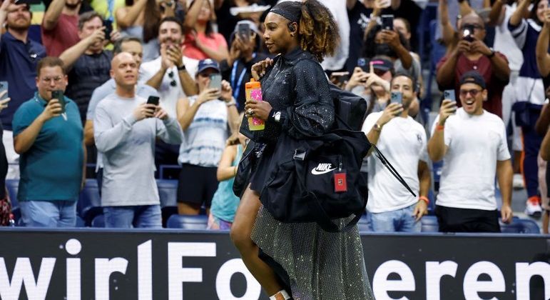Fãs acompanham de perto Serena no US Open, que deve ser sua última competição