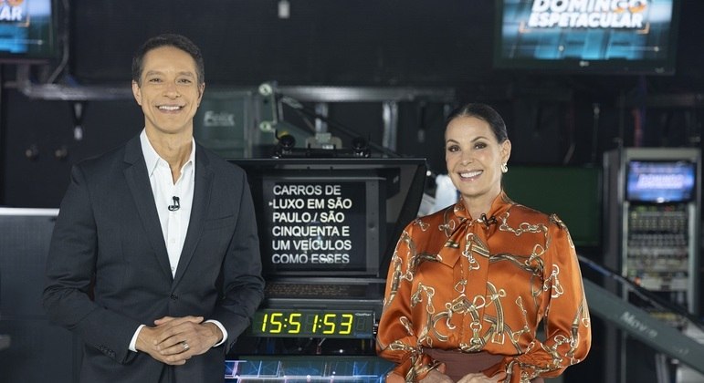 Sergio Aguiar e Carolina Ferraz comandam o Domingo Espetacular 