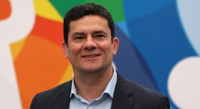 O juiz Sergio Moro vai pensar sobre o convite para ser ministro