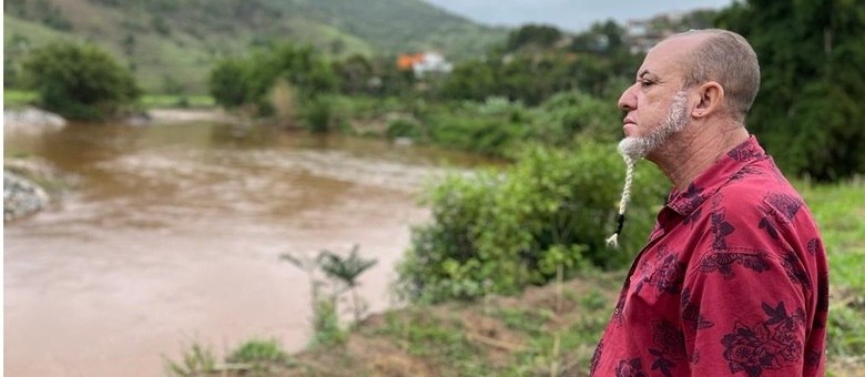 Morador de Barra Longa (MG) fez poema sobre rios atingidos por lama (Pablo Nascimento / R7)