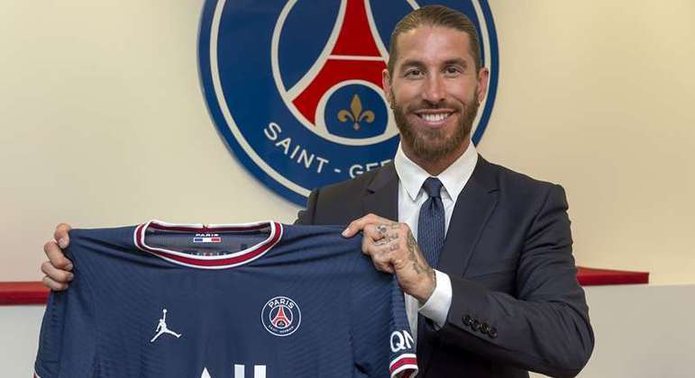 Sergio Ramos - Livre no mercado e contratado pelo PSG (2021) - Valor: gratuito - Grande zagueiro do Real Madrid e várias vezes mencionado como um dos maiores defensores da história, foi ao PSG para completar o time já estrelado dos franceses