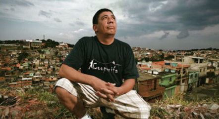 O escritor Sérgio Vaz, criador do sarau da Cooperifa
