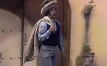José Luiz FernándezO ator interpretou diversos personagens de Chaves e Chapolin entre 1971 e 1972. Foi o Homem da Roupa Velha, o Bandido Mata-Fácil e o Vampiro. Depois disso, ainda teve diversos papeis na televisão mexicana. Morreu em 1996, aos 70 anos
