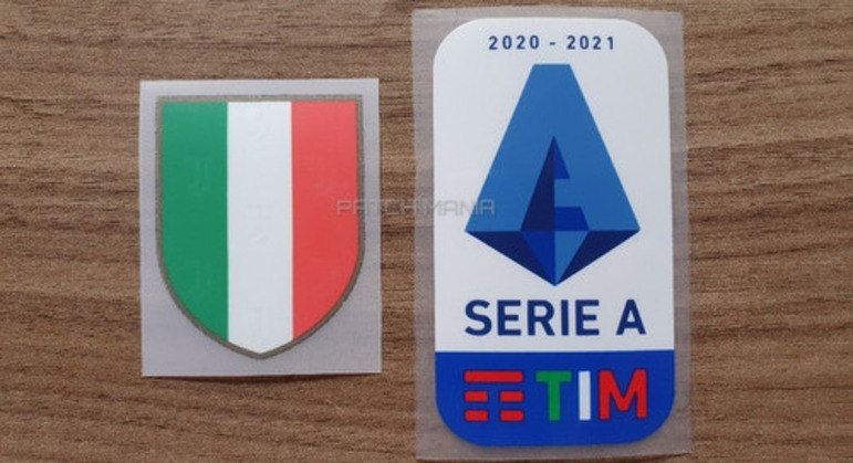 Os "Scudetto" do campeão da Itália e o emblema da Série A