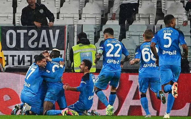 Série A (Itália): Napoli campeão – 3º título do clube no campeonato. 