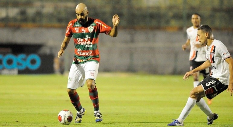 Lance do jogo entre Portuguesa e Primavera pelas quartas de final da Série A2 do Paulista