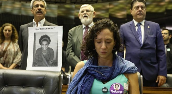 Sessão solene na Câmara, em março de 2018, pela vereadora carioca Marielle Franco; marcação de munição que a matou ajudou a identificar lote das balas Polêmicas e apreciação do Senado
