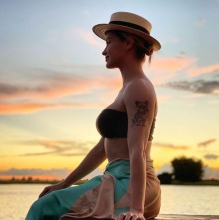 Por falar em sofisticação, o chapéu panamá é o acessório que deixa qualquer look com cara de verão