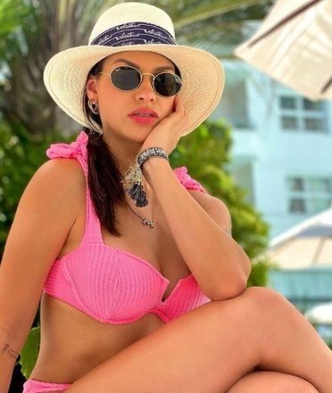 Se a intenção é valorizar o decote, o negócio é 'fazer a Andreza'. O biquíni de fenda que ajuda a levantar os seios é outra aposta. Destaque também para o chapéu que ajuda a se proteger do solVale seu clique: Caso Andressa Suita: Por que mudar o visual após uma separação?