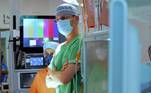 A cirurgia ortopédica — a primeira deste tipo com assistência robótica no Brasil — vai ser monitorada de perto por médicos fora do país