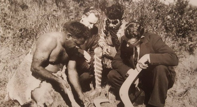 Seu bisavô Tom (à esquerda) e avô Fred (terceiro à esquerda) deram aulas sobre a terra na década de 1940