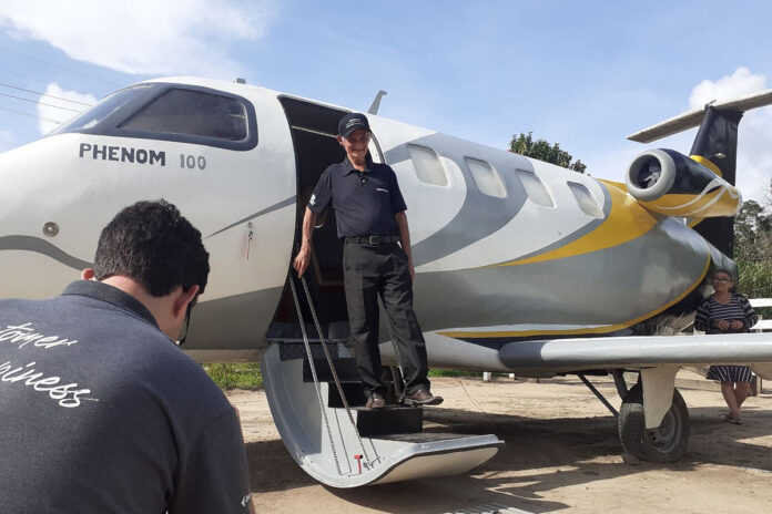 Seu Gerardo: réplica do Phenom 100
