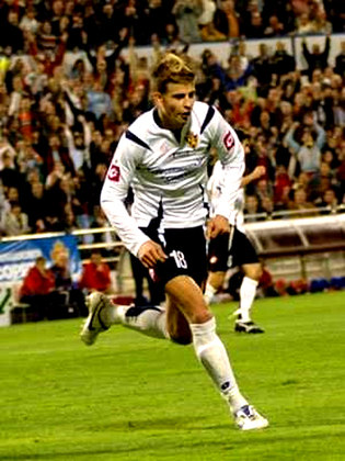 Seu início no clube inglês foi sem destaque e por isso foi emprestado para o Zaragoza (foto), da Espanha, na temporada 2006/07. Depois, voltou para o Manchester United.