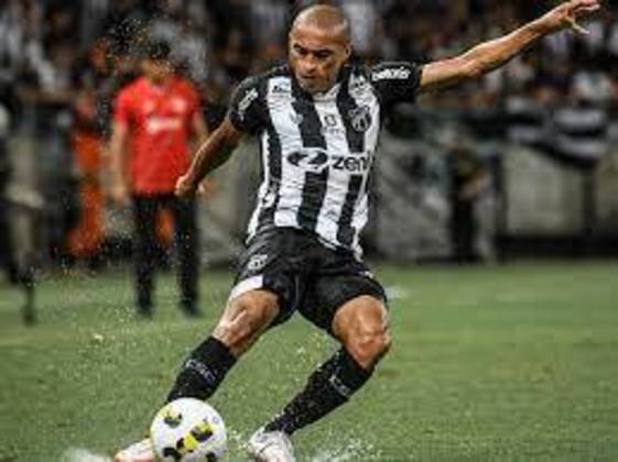 Severino de Ramos Clementino da Silva (Nino Paraíba), lateral-direito - Clube à época: Ceará - Clube atual: América-MG 