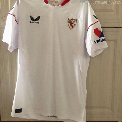Sevilla: camisa 1 (vazada na internet) / fornecedora: Castore