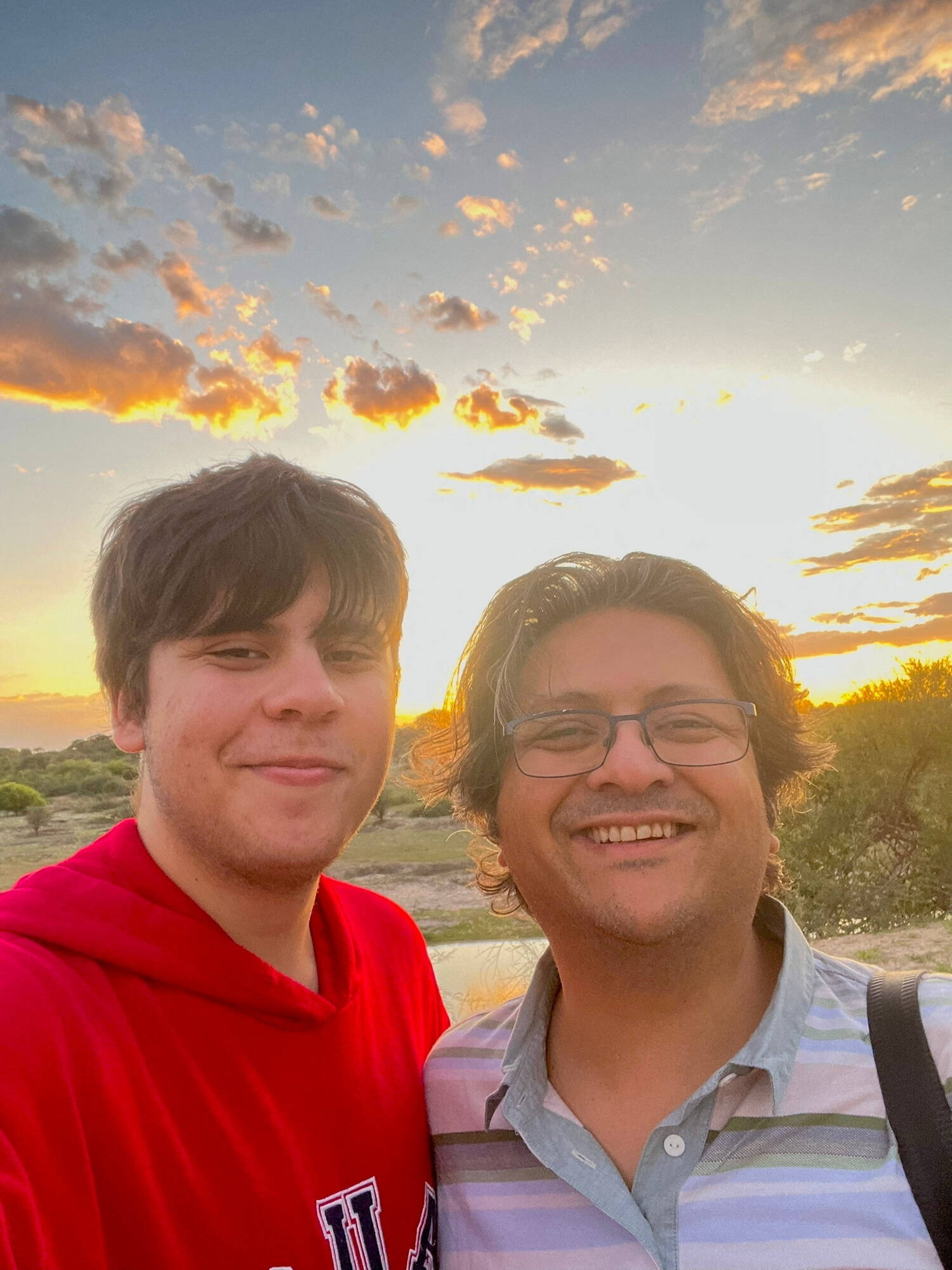 Shahzada Dawood e Suleman DawoodDawood é um empresário, investidor e filantropo paquistanês-britânico. Atualmente, ele ocupa o cargo de vice-presidente da Engro Corporation, é diretor da Dawood Hercules Corporation, membro do conselho da Prince Charles' Charity e do conselho do Instituto Seti e tem uma posição na Fundação Dawood. Ele é próximo do rei Charles 3º e é filho de Hussain Dawood, ambos sendo duas das pessoas mais ricas do Paquistão. Shahzada é casado com Christine Dawood e tem dois filhos, Alina e Suleman, de apenas 19 anos, que levou com ele para a expedição e agora também está perdido