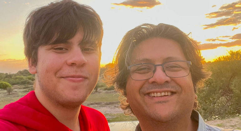 Shahzada Dawood e Suleman DawoodDawood é um empresário, investidor e filantropo paquistanês-britânico. Atualmente, ele ocupa o cargo de vice-presidente da Engro Corporation, é diretor da Dawood Hercules Corporation, membro do conselho da Prince Charles' Charity e do conselho do Instituto Seti e tem uma posição na Fundação Dawood. Ele é próximo do rei Charles 3º e é filho de Hussain Dawood, ambos sendo duas das pessoas mais ricas do Paquistão. Shahzada é casado com Christine Dawood e tem dois filhos, Alina e Suleman, de apenas 19 anos, que levou com ele para a expedição e agora também está perdido