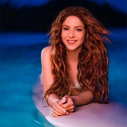 Shakira: a cantora colombiana surpreendeu os brasileiros ao dar entrevista em português (fluente) para o Fantástico. Ao todo, ela fala 7 idiomas. 