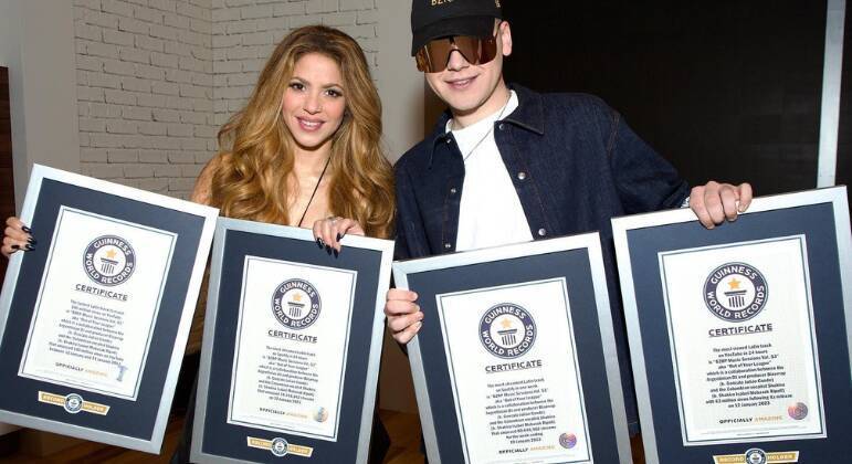 Shakira e Bizarrap recebem prêmios por produzirem músicas que atacou Piqué