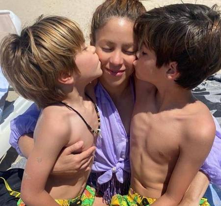 Shakira também mencionou os filhos (que ela tem com Piqué): Milan e  Sasha
