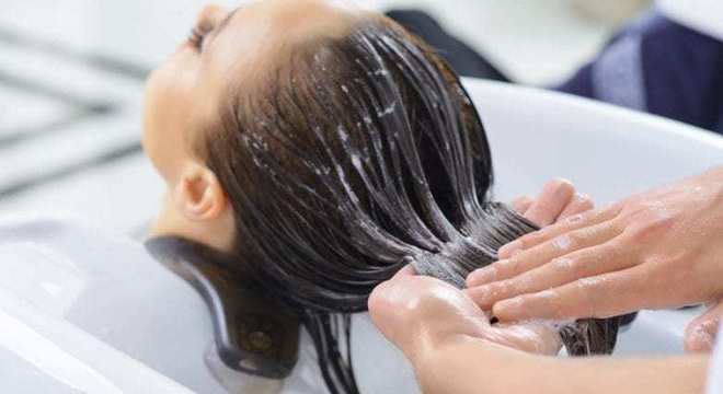 Shampoo sem sal, faz bem para o cabelo? Conheça os benefícios