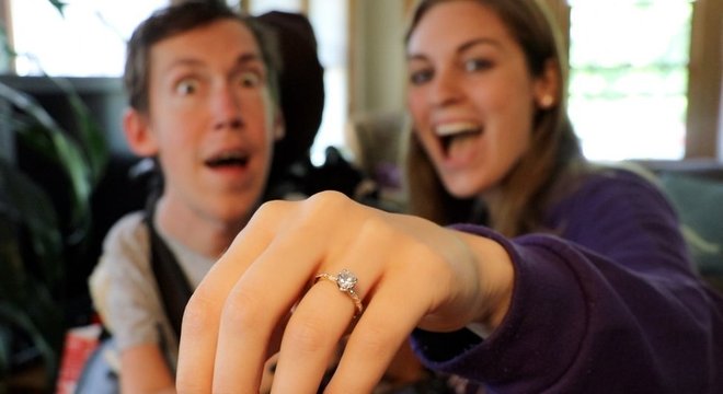 Shane Burcaw e Hannah Aylward ficaram noivos em junho — o casamento está programado para setembro do ano que vem