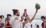 O casamento aconteceu em uma praia de Saquarema, no Rio de Janeiro 