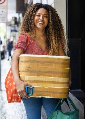 Sheron Menezzes como Sol, protagonista de “Vai na Fé”