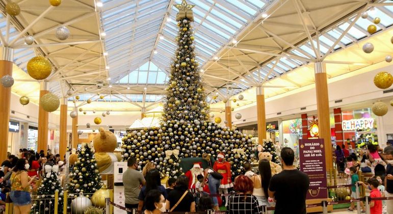 Aglomerações com as festas de fim de ano podem acelerar uma quarta onda no Brasil, alertam especialistas
