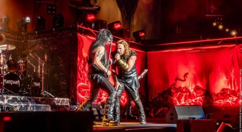 O baixista Joey DeMaio e o vocalista Eric Adams em show único do Manowar na capital paulista