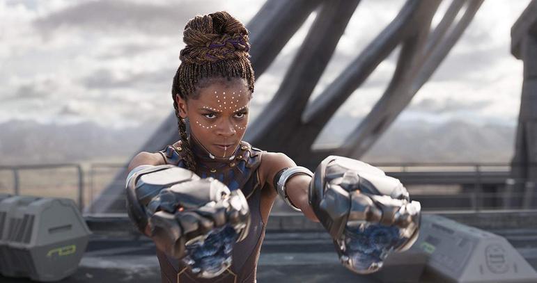 ShuriA irmã de T'Challa, o Pantera Negra, é uma das personagens mais inteligentes do universo da Marvel e impressiona com suas invenções tecnológicas. Ainda não foram revelados detalhes sobre a trama da continuação de Pantera Negra, chamada Wakanda Forever, após a morte do ator Chadwick Boseman, mas nas redes sociais muitos fãs apostam que a personagem de Letitia Wright poderia assumir o manto do herói