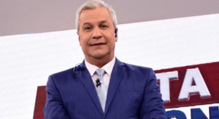 O apresentador Sikêra Jr. está internado em Manaus após ter tido uma dor de ouvido ao descer do avião