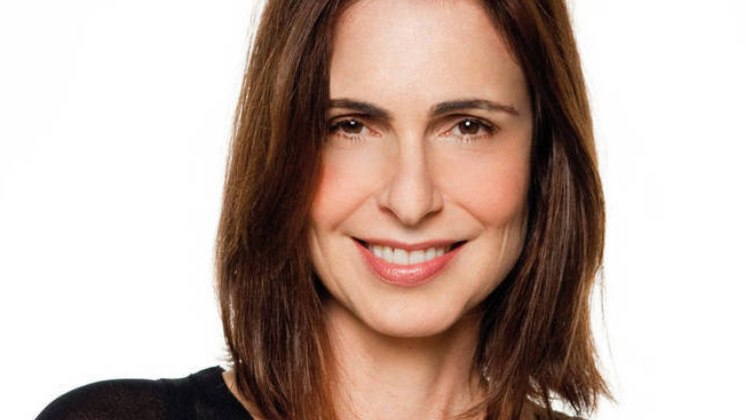 Atriz de teatro, cinema e TV, a experiente Silvia Pfeifer coleciona personagens elegantes ao longo da carreira e surpreendeu a todos como a humilde cozinheira Mariinha em Topíssima. Agora, ela promete cativar novamente o público na superprodução Reis