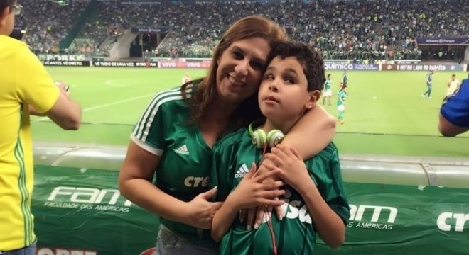 Silvia e Nickollas no Allianz Parque para acompanhar o Palmeiras em campo