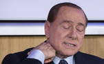 Primeiro-ministro em três ocasiões, Silvio Berlusconi, de 85 anos, tem o sonho antigo de ser presidente da Itália. Ele tem o apoio da coalizão de direita, formada por seu partido, o moderado Força Itália (FI), e pelas legendas de ultradireita Liga e Irmãos da Itália (FdI), que no não têm votos suficientes para elegê-lo. O histórico de problemas pode prejudicar Berlusconi, que tem uma condenação definitiva por fraude fiscal e só escapou da cadeia por corrupção graças à prescrição e ainda responde a diversos processos por compra de testemunhas