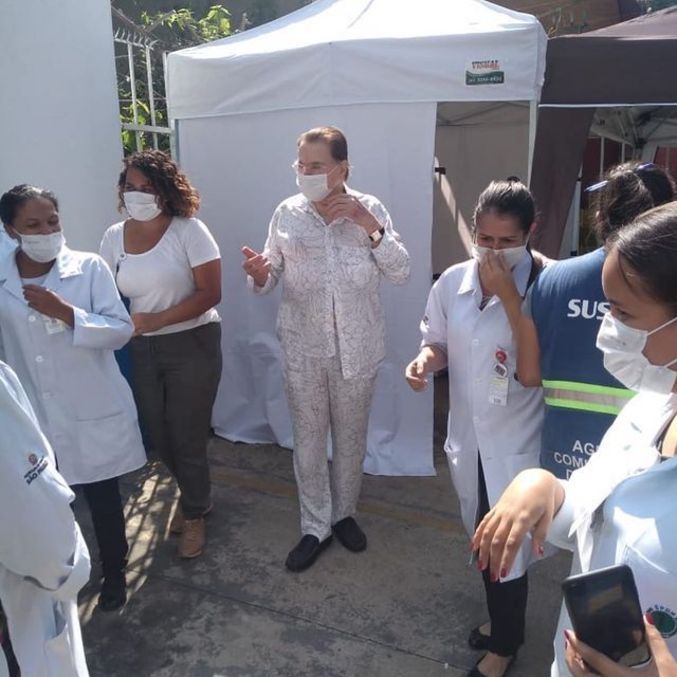 Apresentador foi imunizado nesta quarta-feira (10)